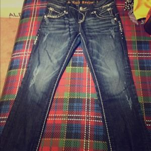 💰SOLD💰 Rock Revival straight cut jeans.