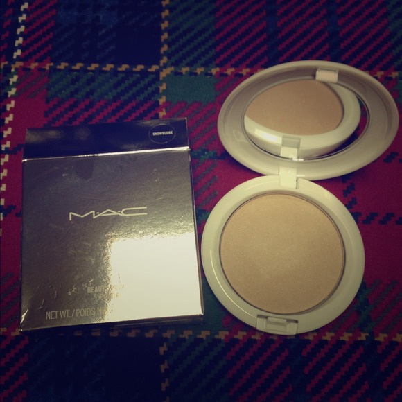 🎀SOLD🎀 @alynne- Authentic MAC Beauty Powder.