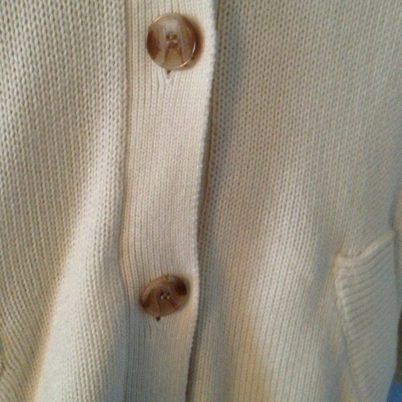 Apart size sm. wool oversize sweater in cream - Picture 2 of 3