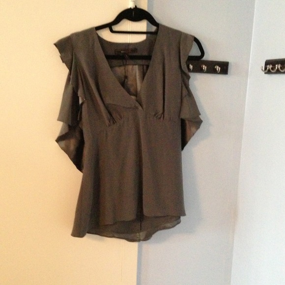 BCBG MAXAZRIA top with cut out back - Picture 1 of 3