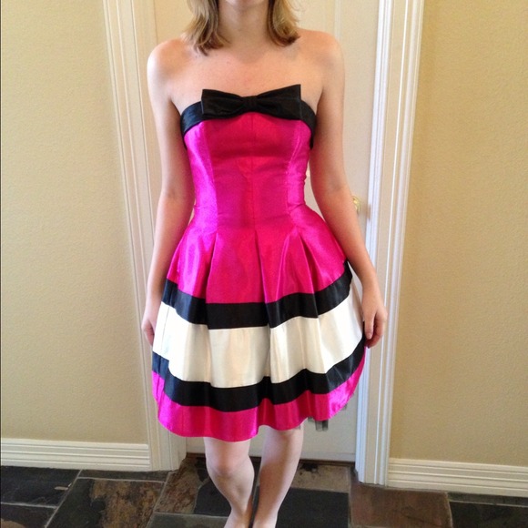 Jessica mcClintock Dresses & Skirts - Jessica McClintock pink, black and white dress.