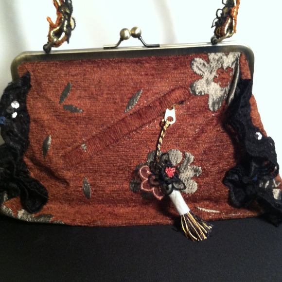 🎀SOLD🎀Handbag with Handcrafted Detail - Picture 3 of 4