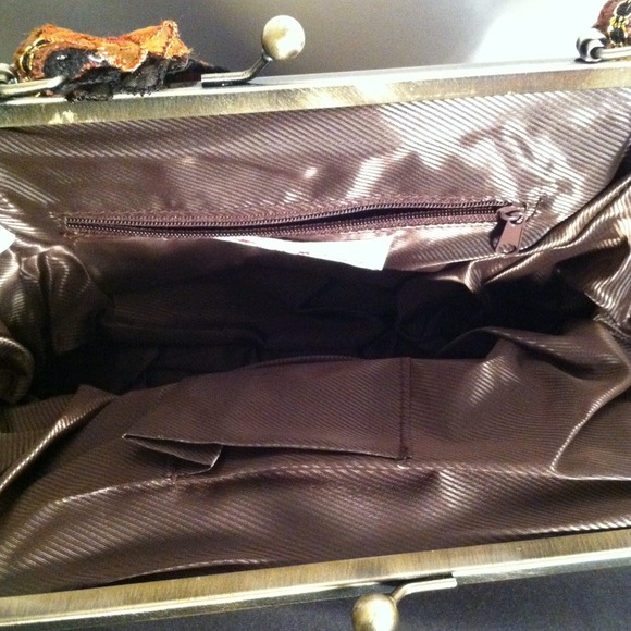 🎀SOLD🎀Handbag with Handcrafted Detail - Picture 4 of 4