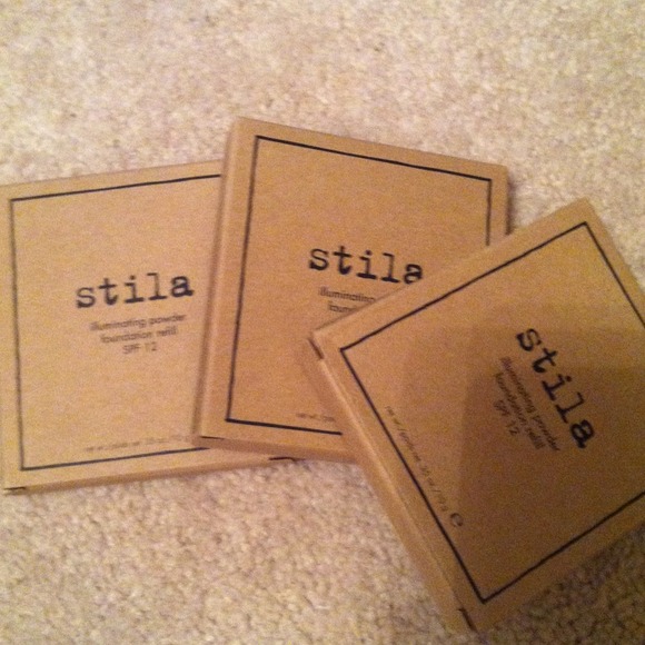 Bundle Stila Illuminating Powder 30 Makeup