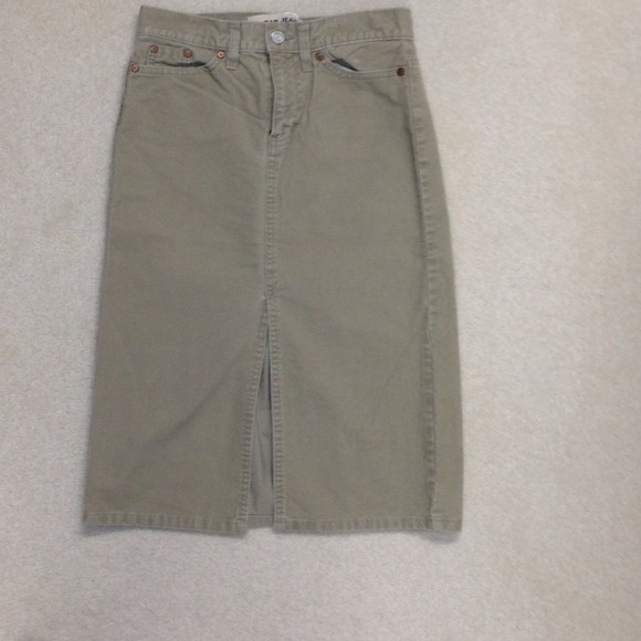 Gap camel corduroy skirt.