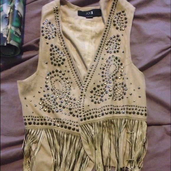 🚫Traded🚫 Forever21 Fringe studded vest