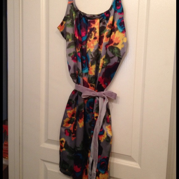 Old Navy Dresses & Skirts - Grey floral velvet strap dress