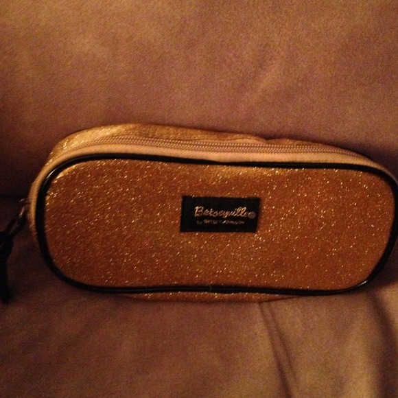 Gold Betsy Johnson bag with matching slim case - Picture 3 of 4