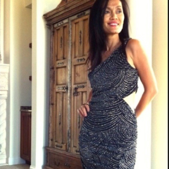 🎉Diamonds are girl's best friend holiday dress - Picture 2 of 4