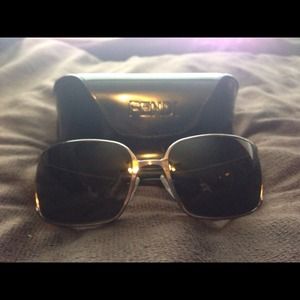 Beautiful Fendi Logo Sunglasses
