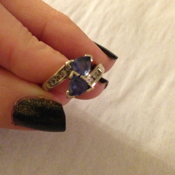 White gold and blue bypass ring - Picture 2 of 3