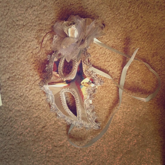 Sold— Dance mask!!