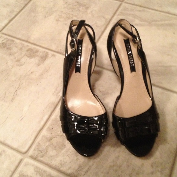 Nine West patent leather sling back pumps