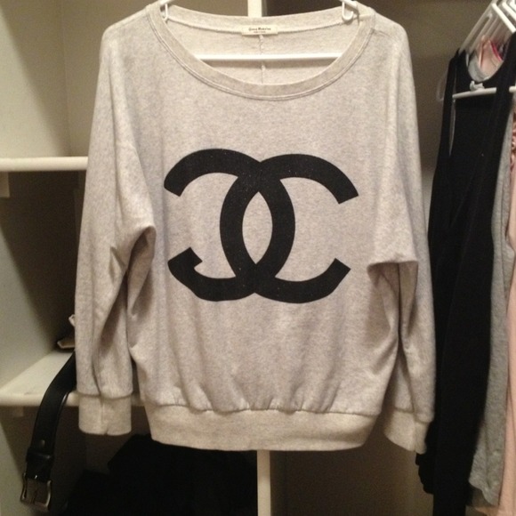 RESERVEDGrey CC crew neck sweater