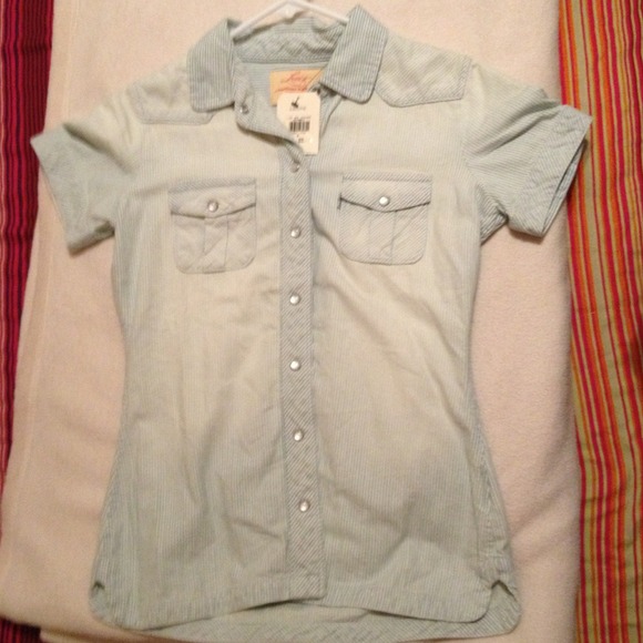 Short sleeve denim Levi shirt.