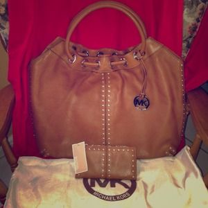 SOLD!Authentic michael Kors Handbag & Wallet! 😍😍