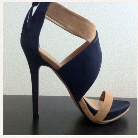Zara cross strap heels on hold for @penelopejewels - Picture 2 of 2