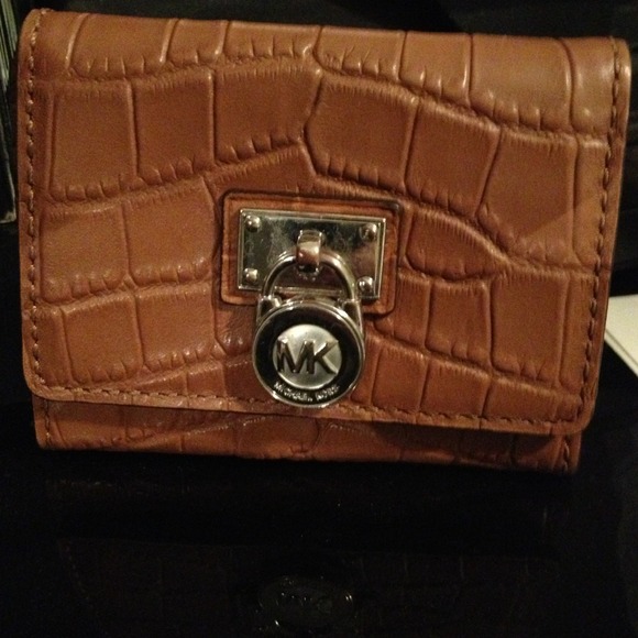 ⬇⬇Michael Kors wallet--REDUCED!