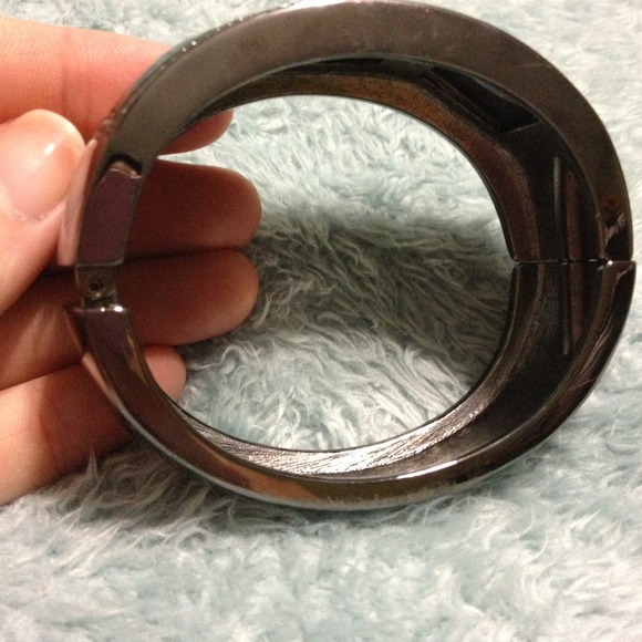 Hinged bracelet - Picture 2 of 4