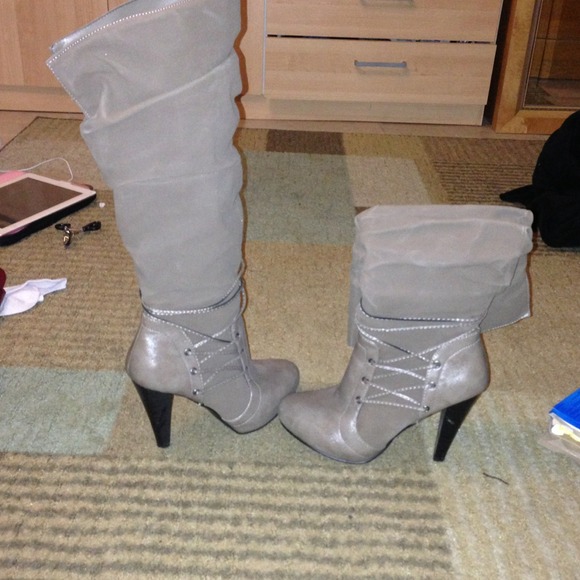 Grey boots