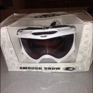 Oakley Ambush Snow Polished White with VR28 Lens.
