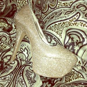 Size 6 glam stilleto pumps