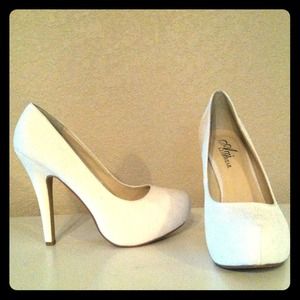 White pumps and teal pumps bundled!