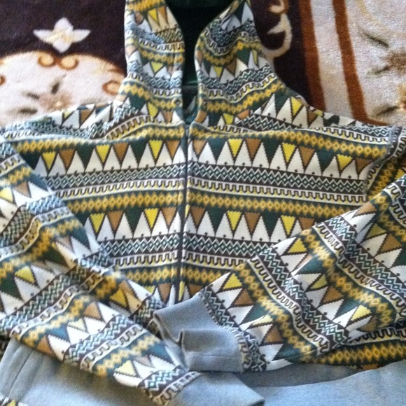 A man akademiks sweathood