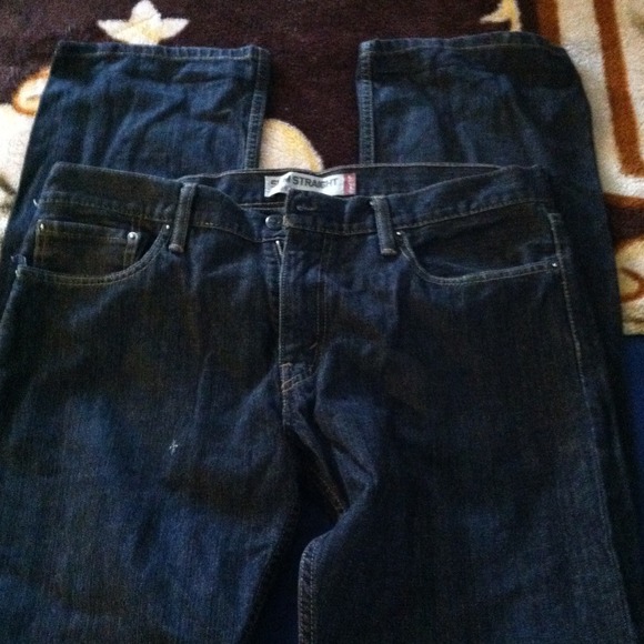 Woman slim straight levis