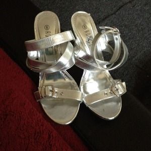 Metallic silver sandal