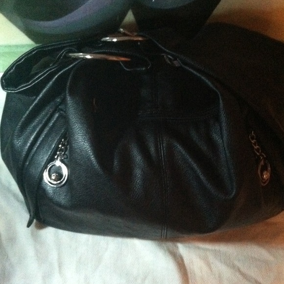 Black medium Jennifer Lopez purse.