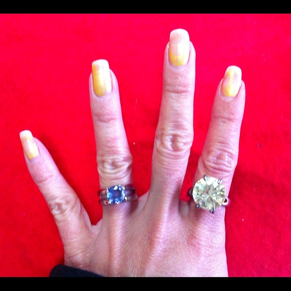 Wht Plated Ring Ylw&Blu Stone