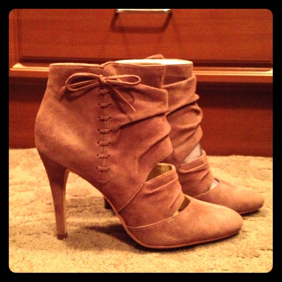 Boutique 9 Boots - Camel suede boots