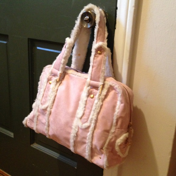 ⚠RESERVED⚠Baby Pink Fuzzy Purse from Japan