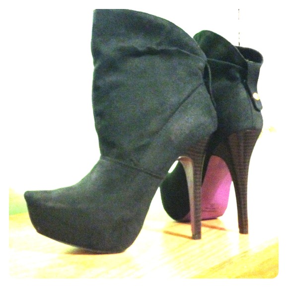 NEW BOX Toi Et Moi Black Suede Purple Heel Booties