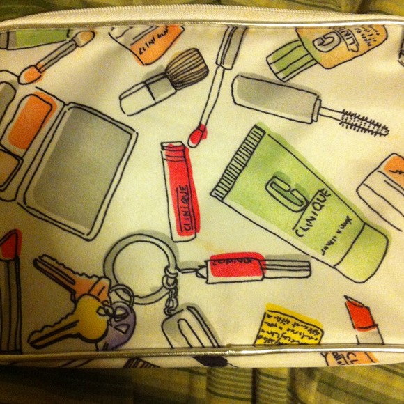 💗Traded with fallon💗Clinique makeup bag