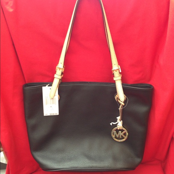 💢SOLD💢 NWT Michael Kors Jet Set!!