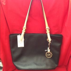 💢SOLD💢 NWT Michael Kors Jet Set!!