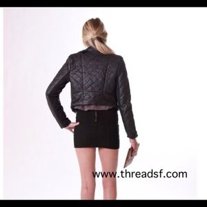 02 Colors Available: Prairie Dust And Black.