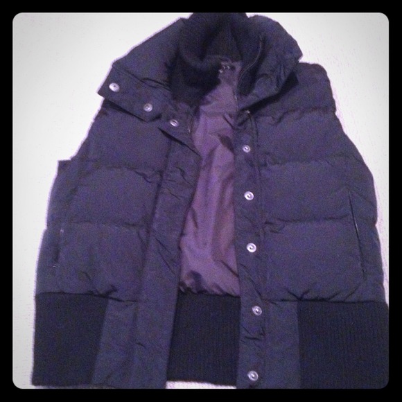 SOLD - Theory puffy vest