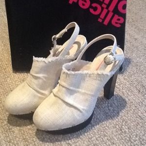 Alice and olivia Oatmeal studded clog