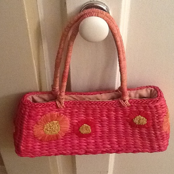 Adorable raffia pink flowered purse