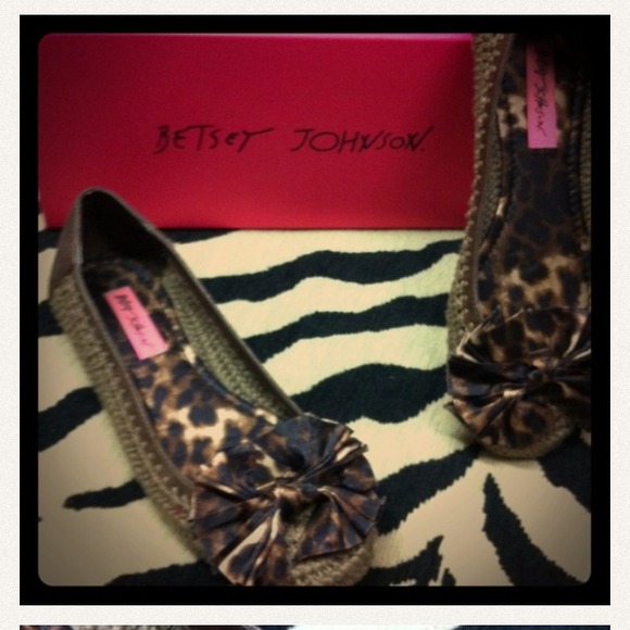 Betsy Johnson flats