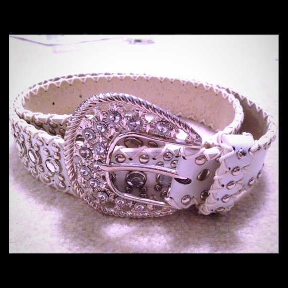 Super Glam size M belt sits at waist, approx. 40" - Picture 1 of 1