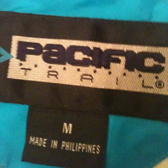 🎉REDUCED🎉Blue wind breaker style jacket. - Picture 4 of 4