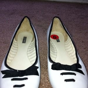 SiZe 6 lacoste flats