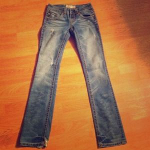 ADORABLE MEK JEANS!