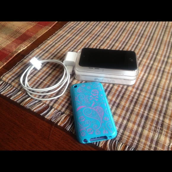 ❤SOLD❤ipod touch 4th gen. 64gb.