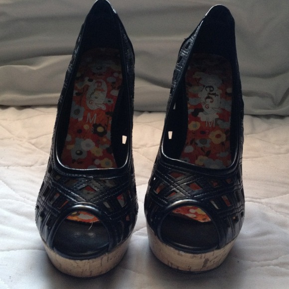 Black heels - Picture 3 of 4