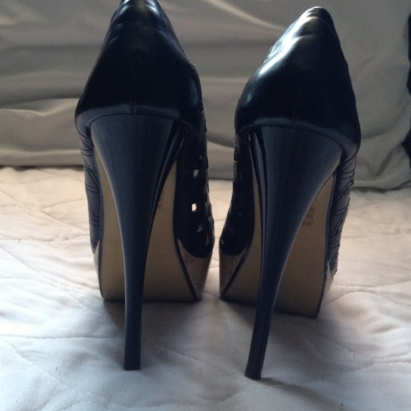 Black heels - Picture 4 of 4